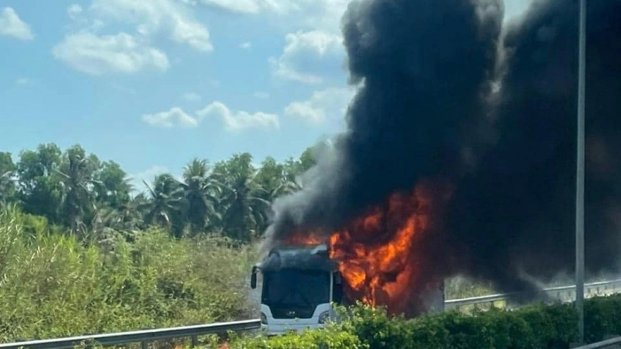 Dozens survive passenger bus fire on southern expressway